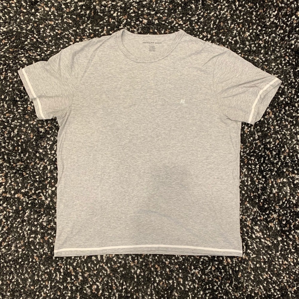 American Eagle Men’s T Shirt. Size XL. Gray w/ white striping. In good condition